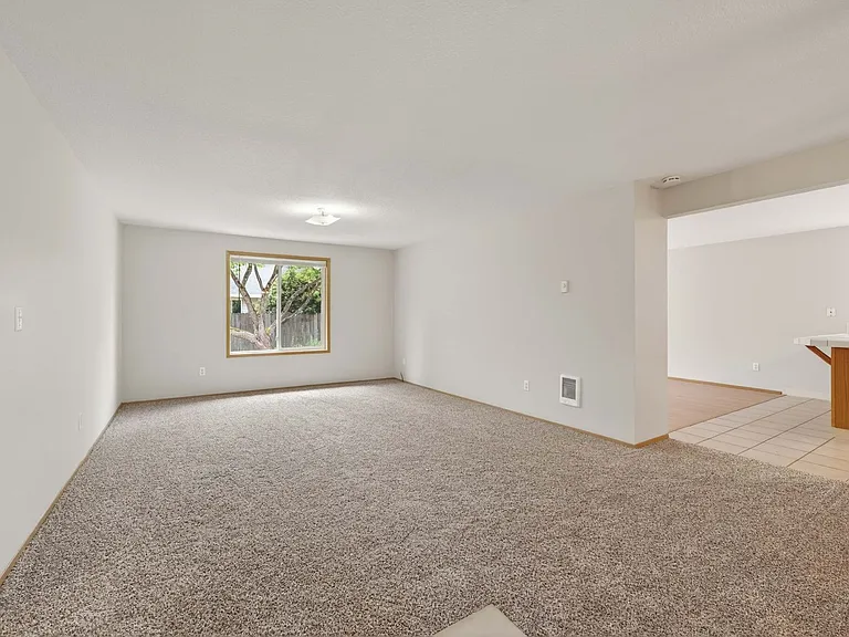 17005 NE 21st St — Photo 3