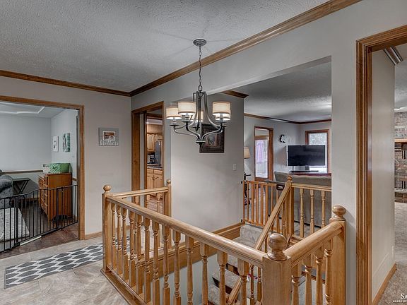5th image of 2362 Hillside Dr