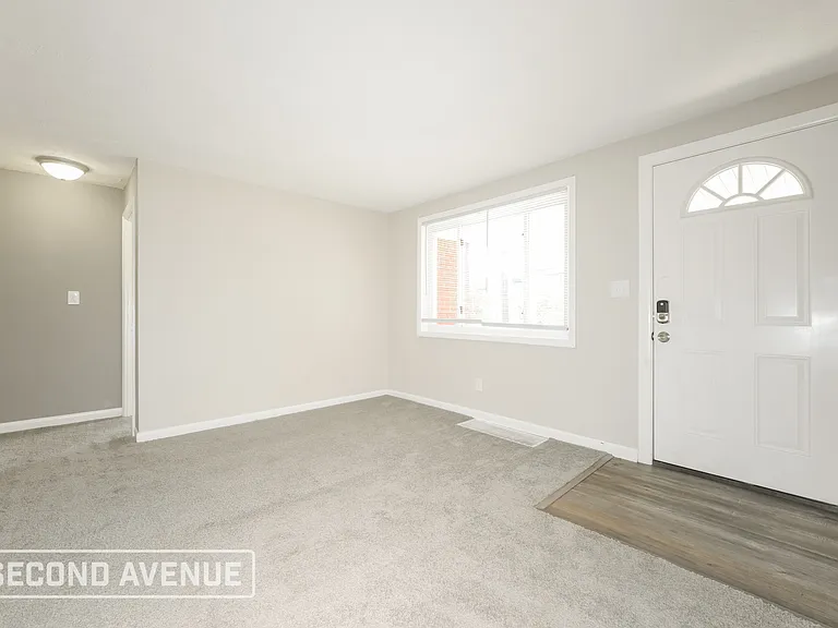 127 Stowe Dr — Photo 7