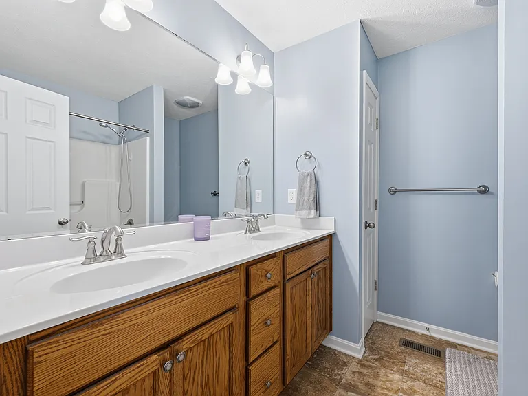 606 Kent St — Photo 15