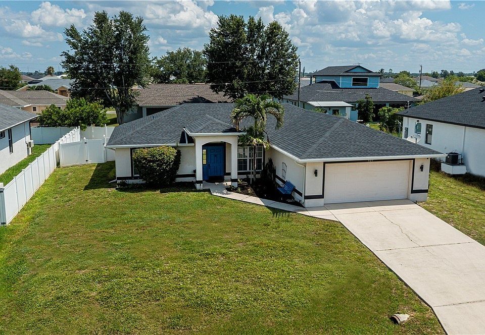 1st image of 905 NE 17th St