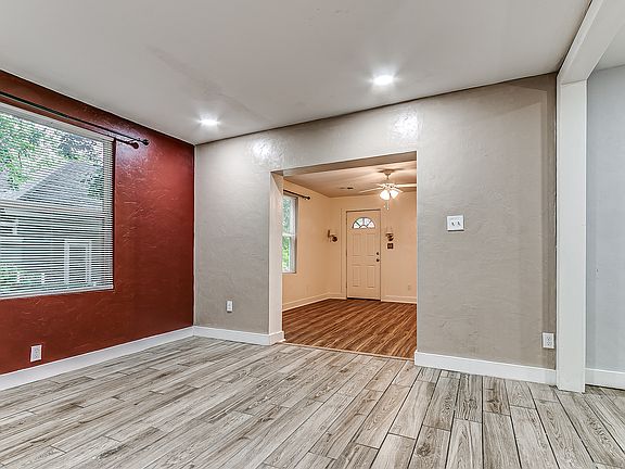 4th image of 1218 W Noble Ave