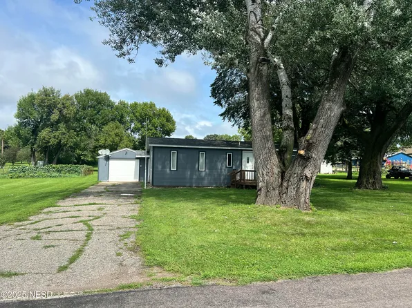 851 Walnut St, Big Stone City, SD 57216