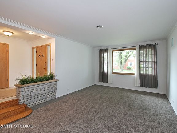 3rd image of 4116 W 105th St