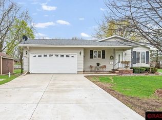214 Kings Dr, Blue Earth, MN 56013