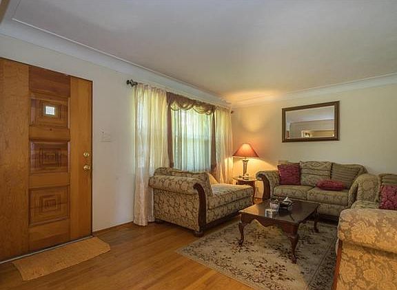 3rd image of 21 Sheryl Dr