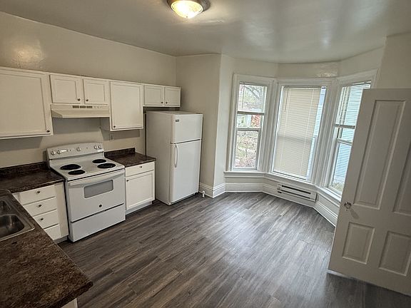 2nd image of 1127 Ross Ave APT 2