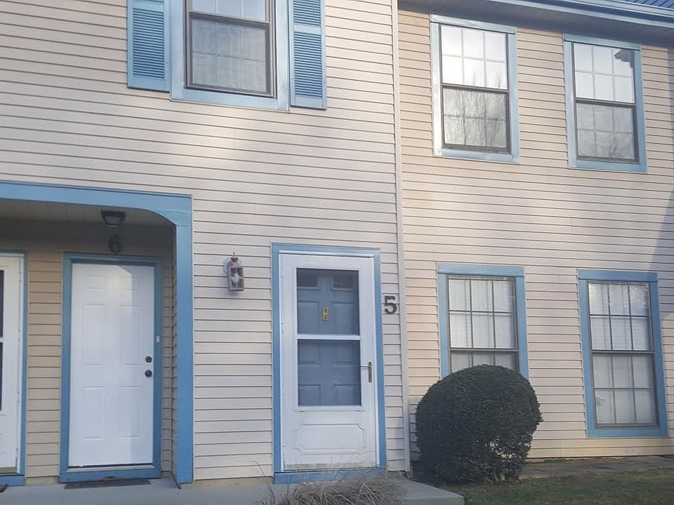1st image of 48 Scarborough Ct Unit 6
