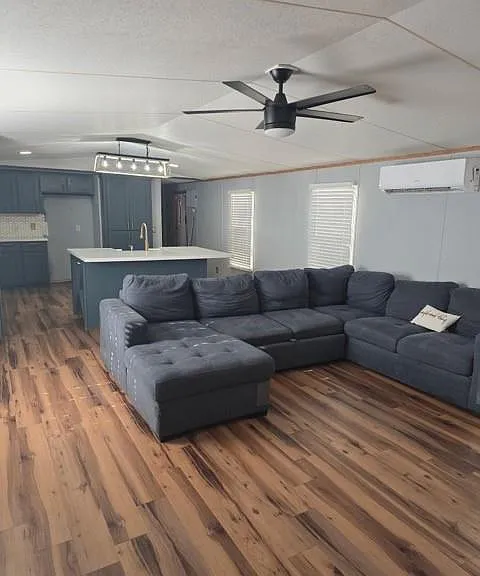 1718 E Juarez Ave NE — Photo 8