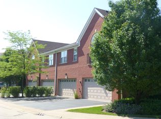 1045 Enfield Dr, Northbrook, IL 60062