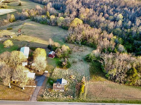 5th image of 1768 Amostown Rd