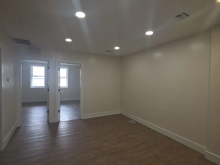 358-360 S Orange Ave #3L — Photo 6