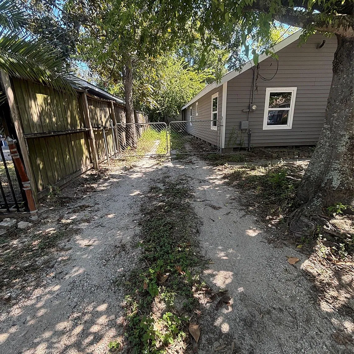 3 bed, 2.0 bath, 1080 sqft, $1,600 — Photo 3