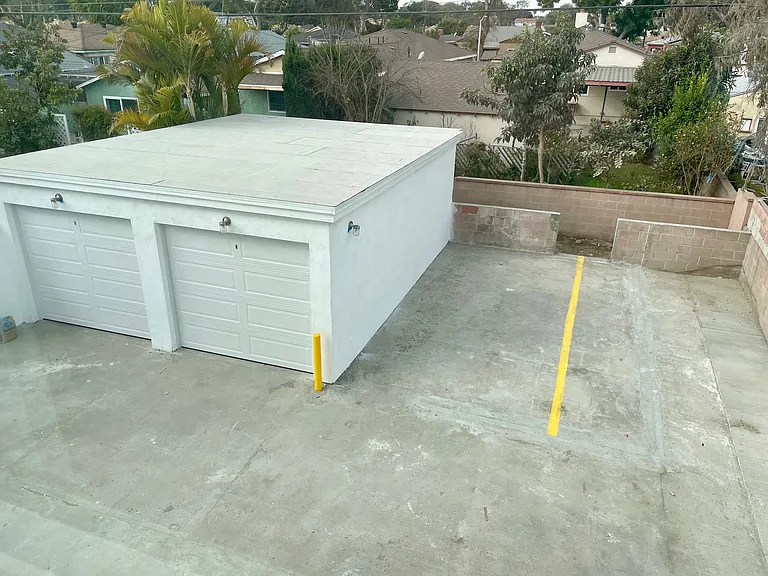 Detached car garage with uncovered parking / rear view