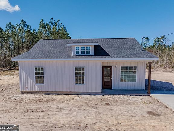 2nd image of 596 Beach Rd