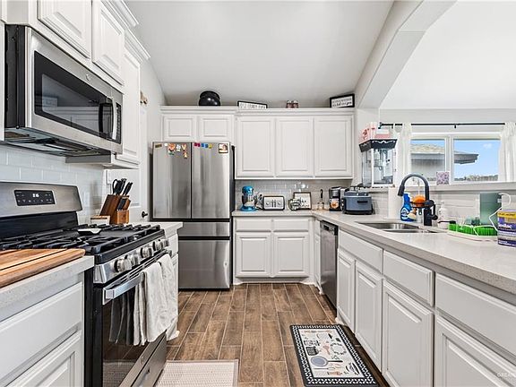 4th image of 3212 Oriole Dr