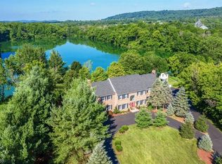 5 Old Farm Rd, Stewartsville, NJ 08886