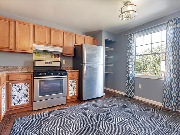 5th image of 602 Cortland Dr E