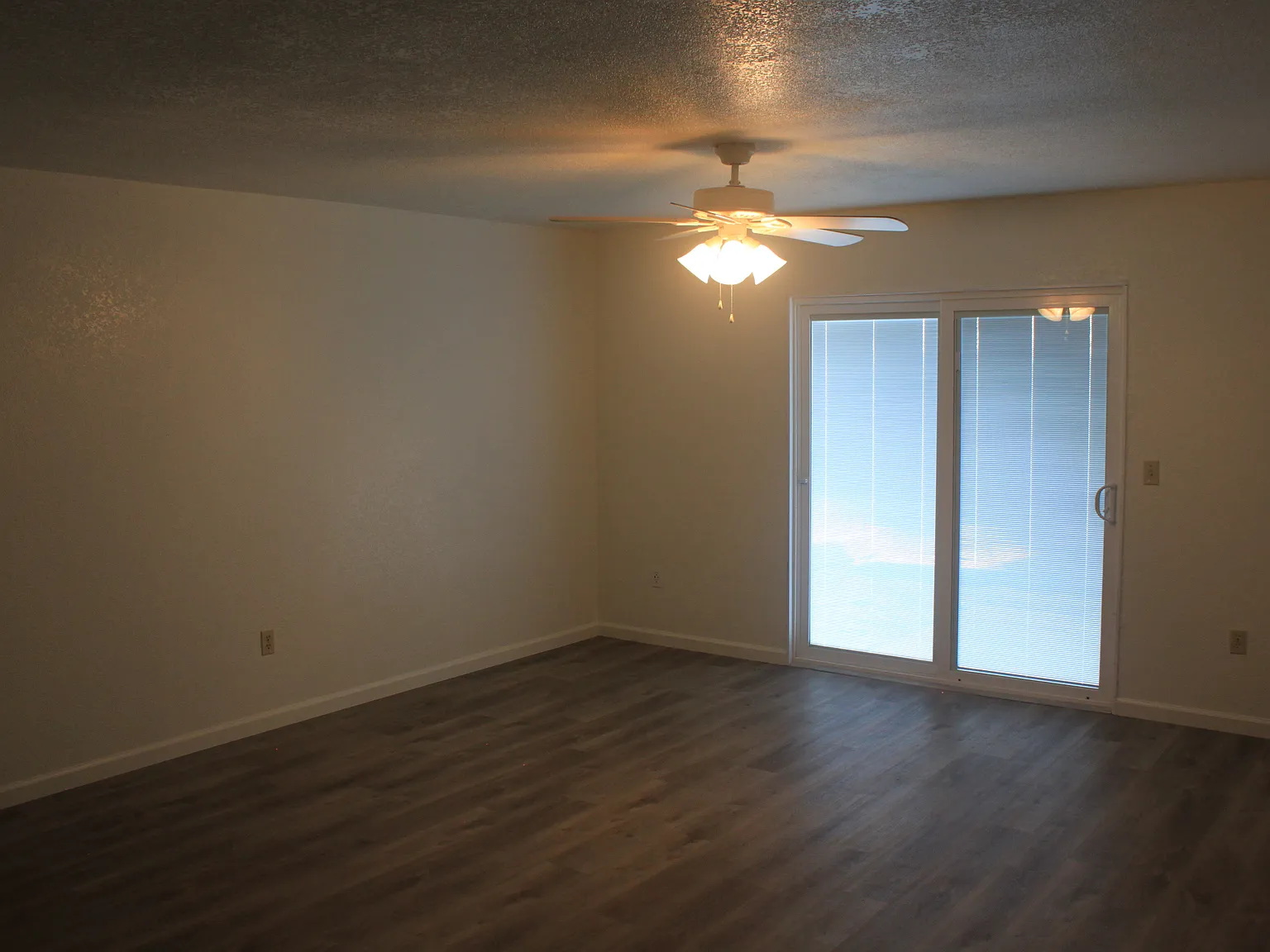 2 bed, 1000 sqft, $1,750 — Photo 3