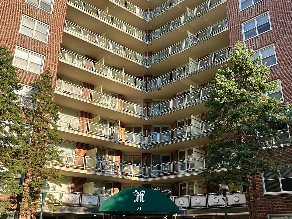 71 Strawberry Hill Ave #217