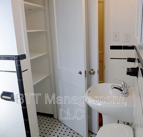 8401 Greenwood Ave #1 — Photo 24