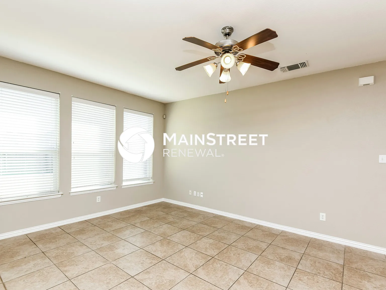 208 Kennedy Dr — Photo 3
