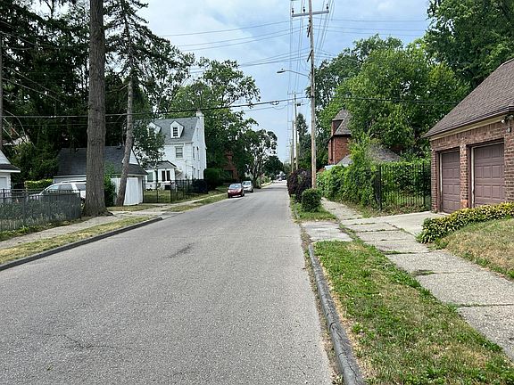 4th image of 18903 Birchcrest Dr