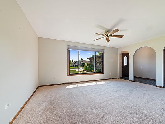 5th image of 16414 Cranberry Ct