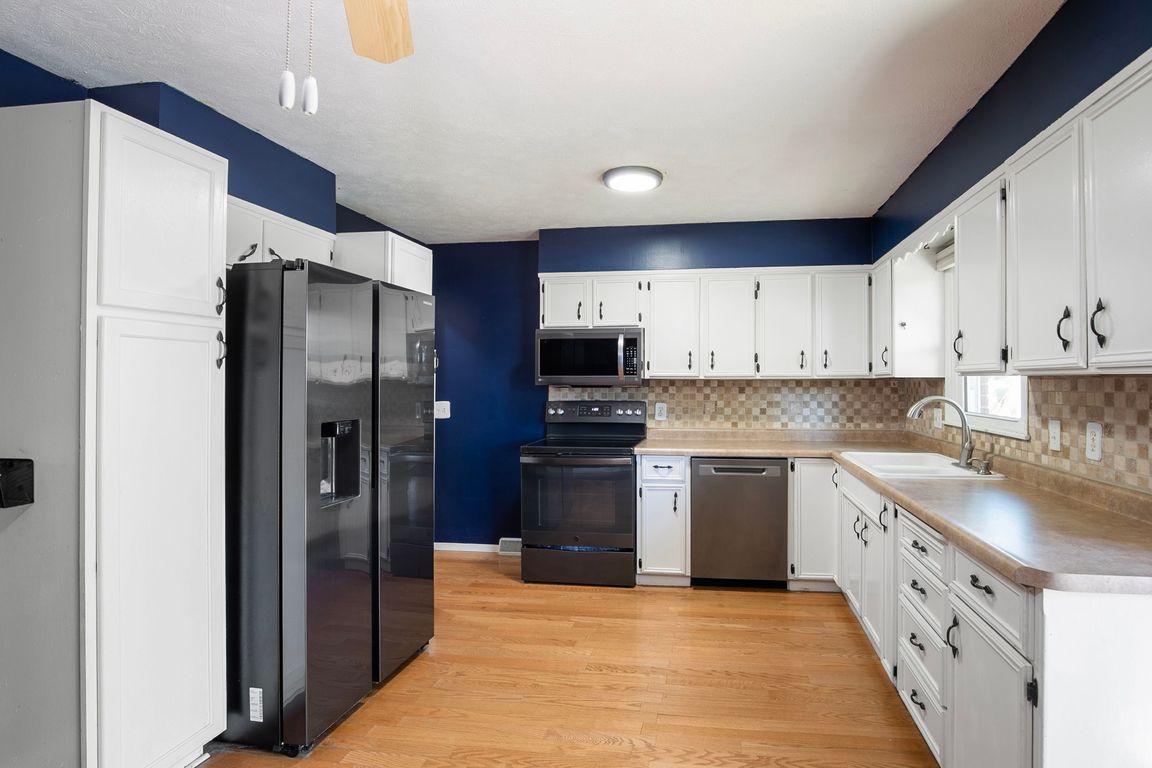 next background image