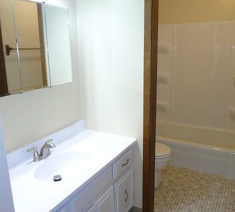 5th image of 2101 73rd Ct N