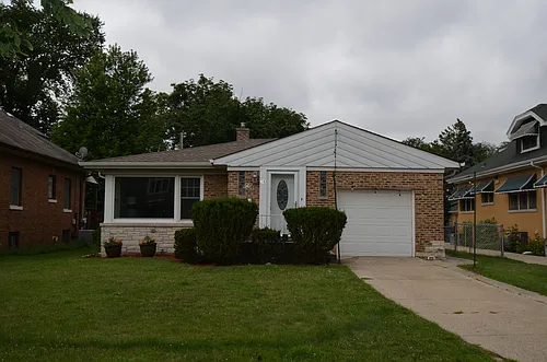 34 Forest Ave Photo 1