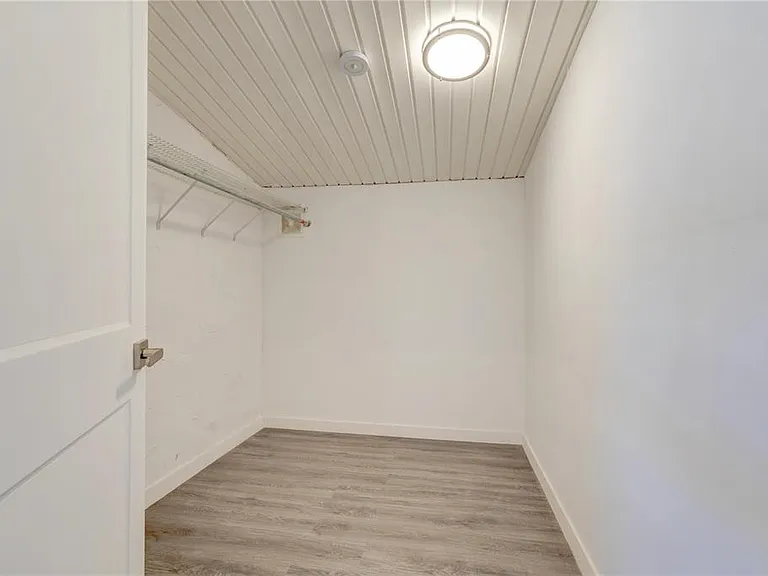 2261 S Flagler Ave — Photo 41
