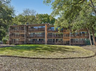 5882 Forest View Rd APT B, Lisle, IL 60532