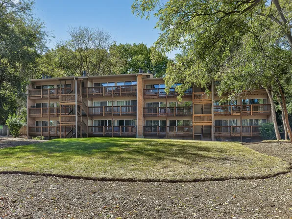 5882 Forest View Rd APT B, Lisle, IL 60532