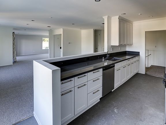 5th image of 5260 Bellingham Ave APT 409