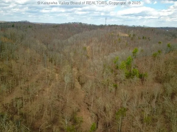 1960 Poindexter Rd, Hurricane, WV 25526