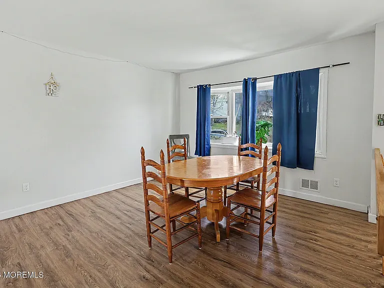 88 Curtis Pl — Photo 2