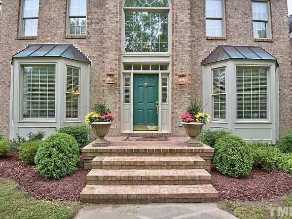3rd image of 4205 Amesbury Ln