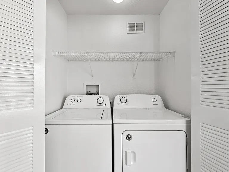 Sand Lake Pointe Apartments — Photo 16