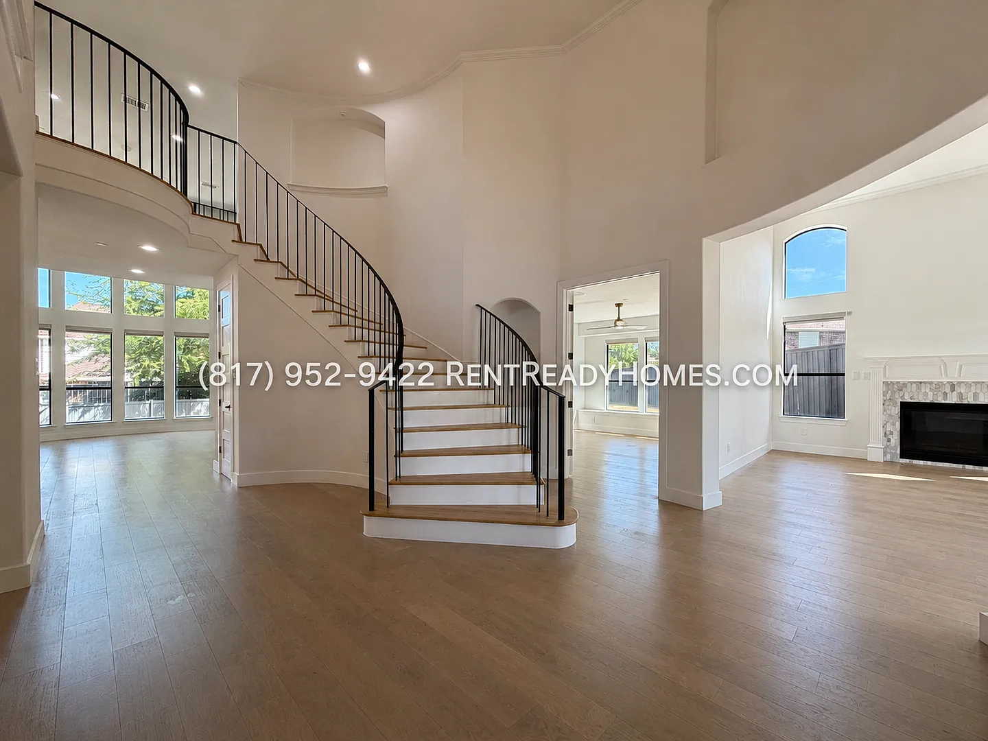 1750 Greenwood Ct — Photo 2