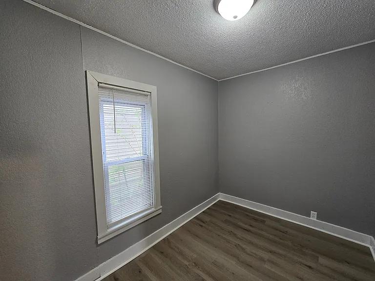 425 Glenwood St — Photo 14