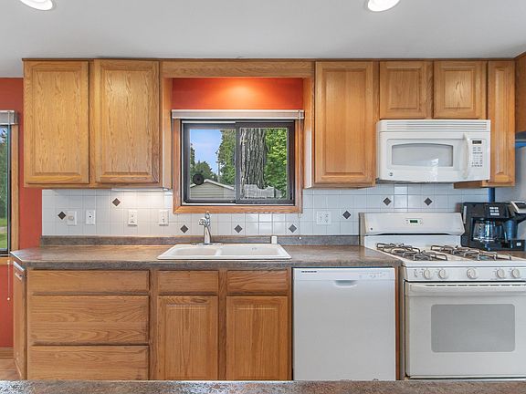 5th image of 150 Grouse Ct