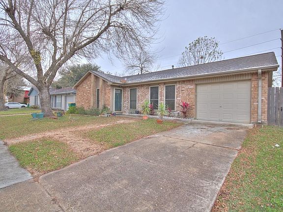 2nd image of 1018 W Brompton Dr
