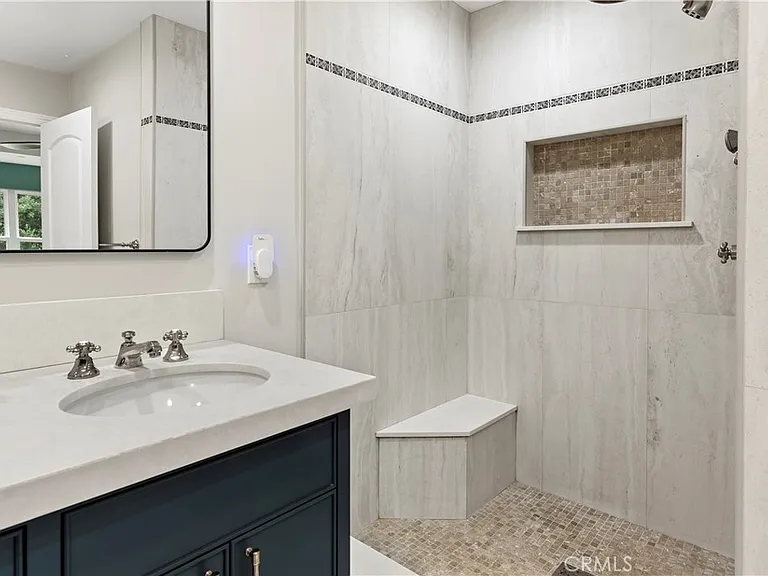 1096 Canyon View Dr — Photo 15
