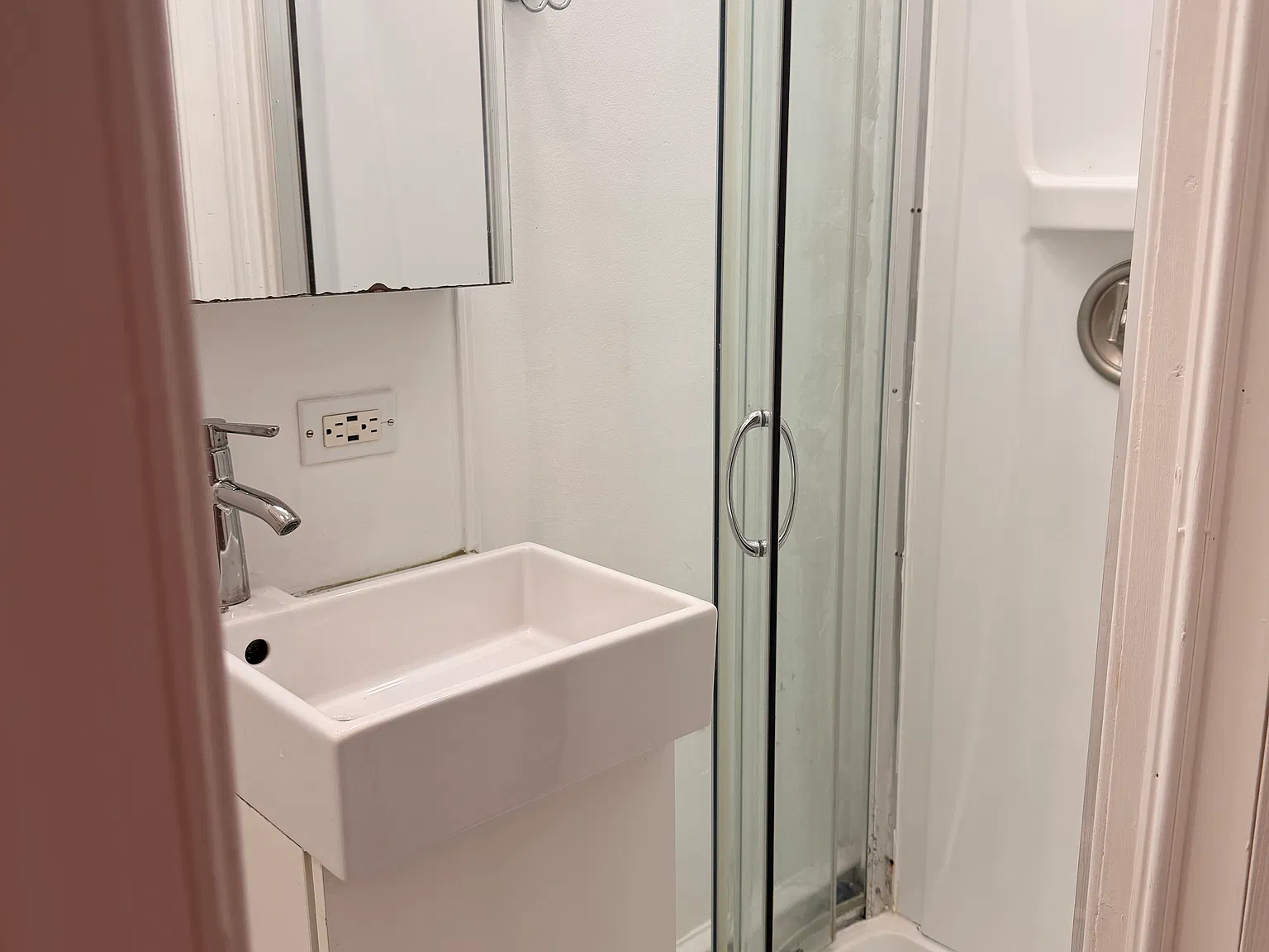 3 bed, 1140 sqft, $2,000 — Photo 3