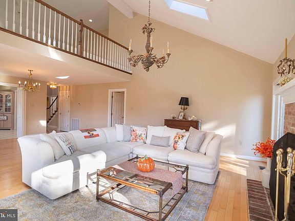 4th image of 200 Meadow Ridge Dr