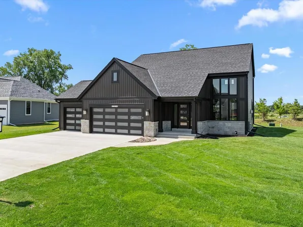 W251N2385 Valleyview CIRCLE, Pewaukee, WI 53072