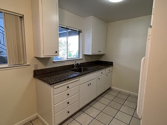 4th image of 1235 Holly St #6