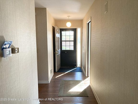 3rd image of 912 Grenoble Dr Unit E