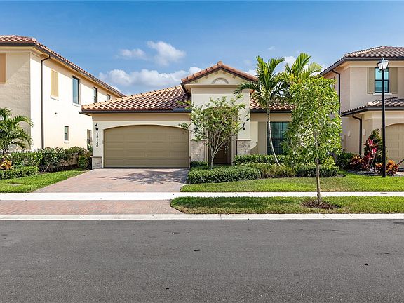 3rd image of 12130 N Baypoint Cir